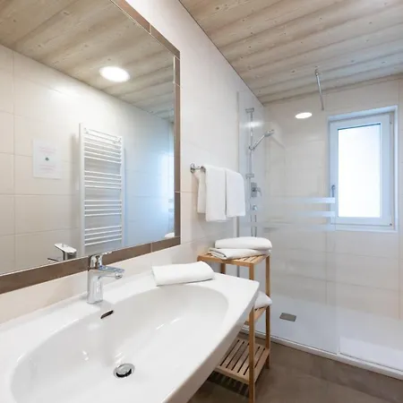 Eden Apartment *